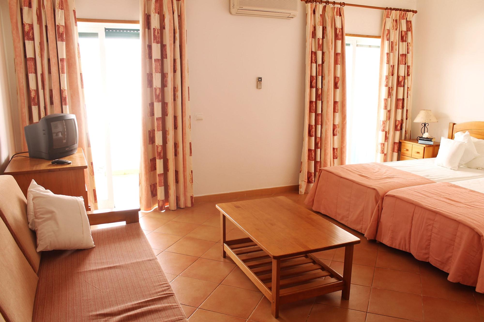 Senhora da Luz Oasis Beach Apartments מראה חיצוני תמונה