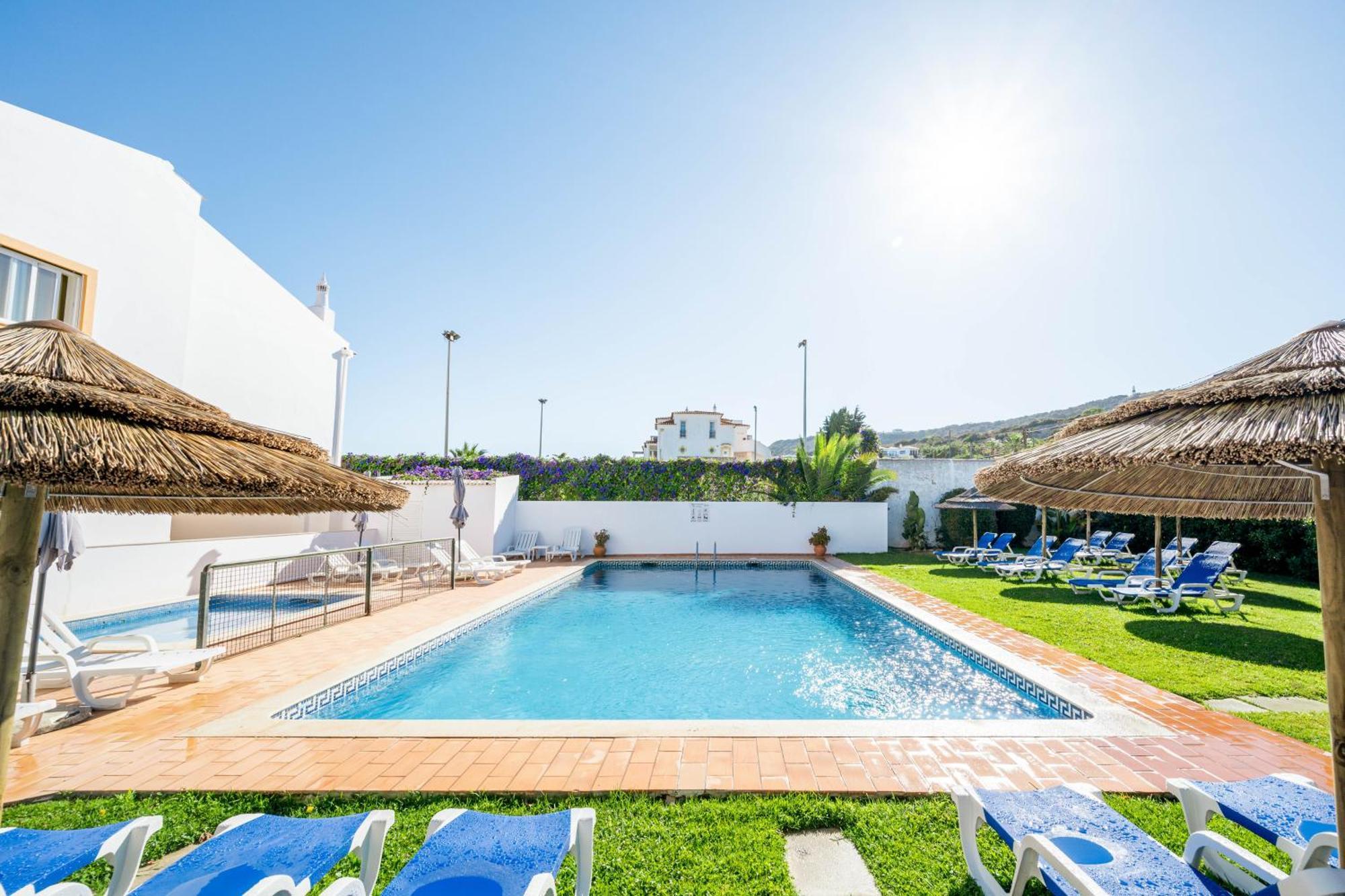Senhora da Luz Oasis Beach Apartments מראה חיצוני תמונה